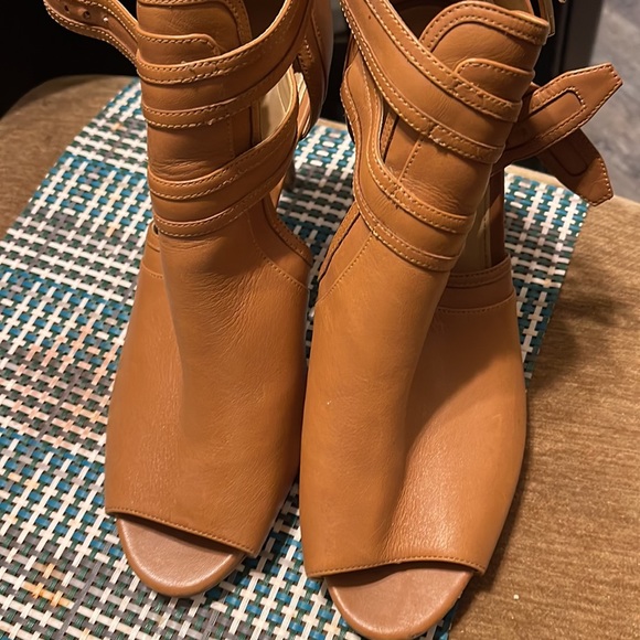 High heals - Picture 5 of 5